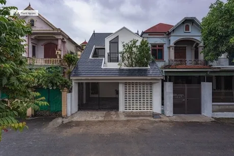 Nhà phố 165 m2 thoáng sáng với nhiều khoảng chơi cho trẻ