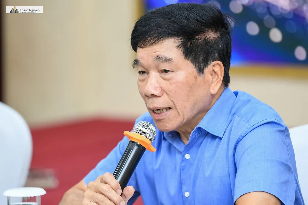 Ông Nguyễn Quốc Hiệp, Chủ tịch Hiệp hội Các nhà thầu xây dựng Việt Nam (VACC), phát biểu tại họp báo ngày 30/6. Ảnh: Báo Tiền Phong