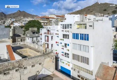Ngôi nhà ở Cape Verde với mặt tiền như bảng màu vẽ