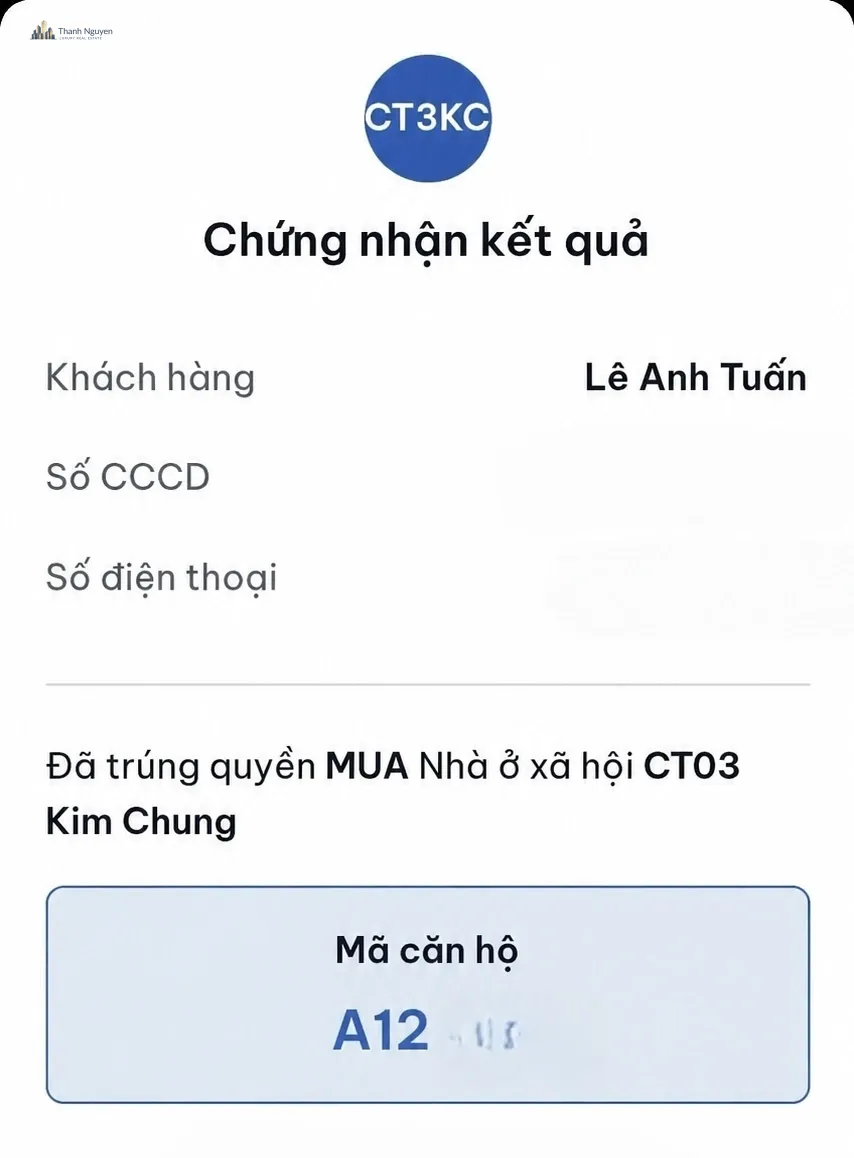 Hà Nội Bốc Thăm Online 589 Căn Nhà Xã Hội CT3 Kim Chung 2 Anh Tuấn nhận kết quả bốc trúng căn hộ ngay trên điện thoại di động. Ảnh: NVCC