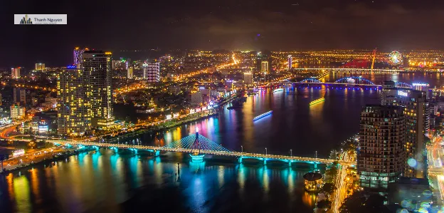 Căn hộ ven sông Hàn Đà Nẵng: Cơ hội vàng từ nhu cầu lưu trú tăng 2 Khu vực ven sông Hàn, Đà Nẵng về đêm. Ảnh: M Riverside Danang