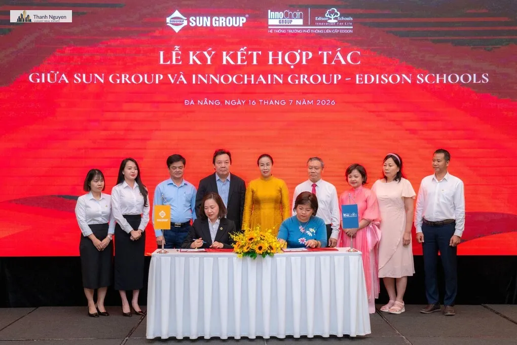 Sun Group Đưa Edison Schools Về Sun Riverpolis Đà Nẵng 2 Tập đoàn Sun Group và Innochain Group ký kết biên bản ghi nhớ hợp tác nghiên cứu, phát triển và vận hành các dự án giáo dục tại Khu đô thị Sun Riverpolis. Ảnh: Sun Group