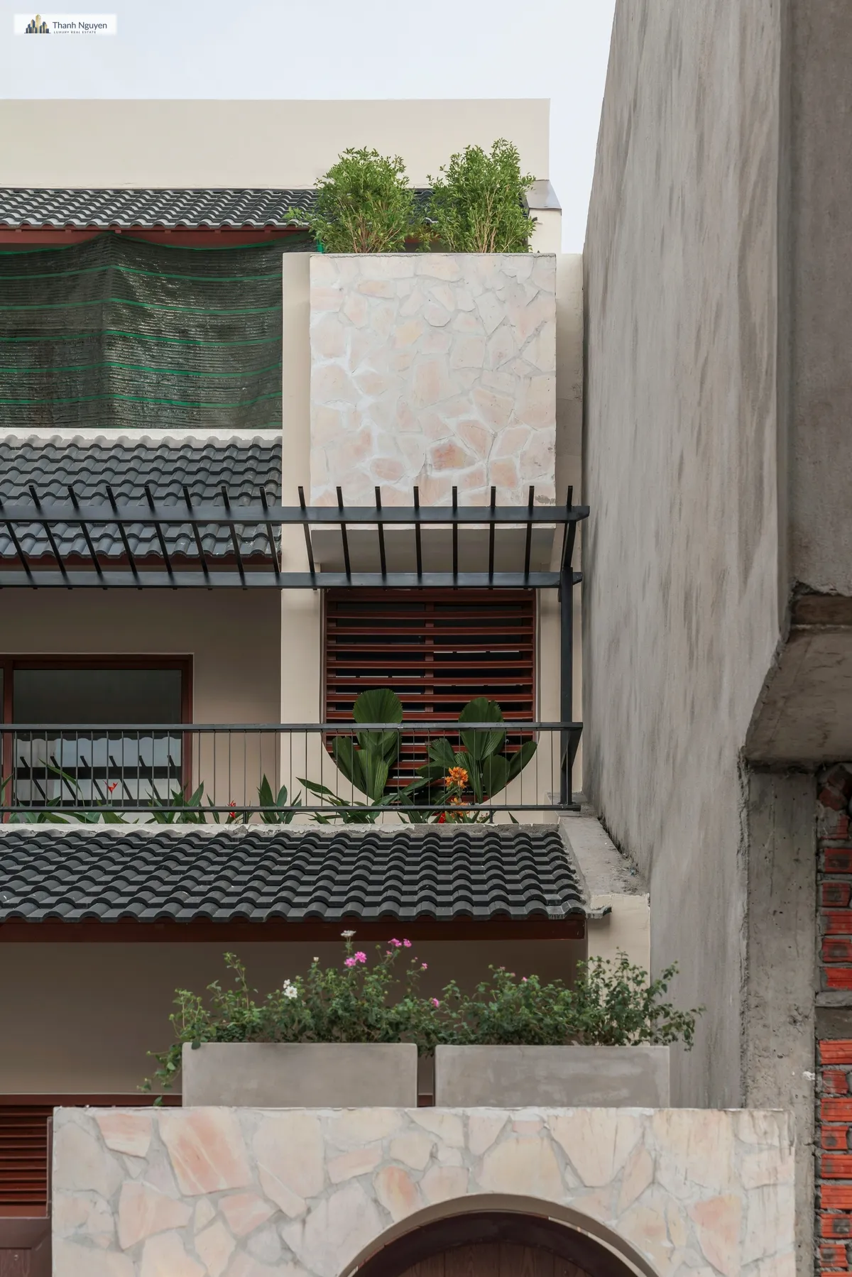 Nhà Phố Lệch Tầng 125m2 Đà Nẵng: Kiệt Tác Ứng Phó Khí Hậu Biển 3 Bất Động Sản HCM