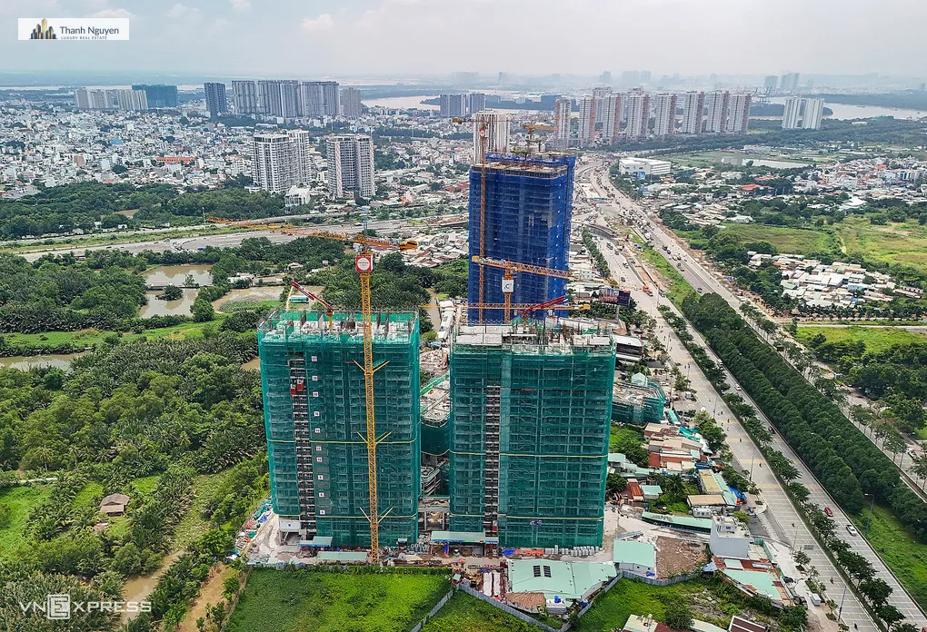 Bỏ Trần Thanh Toán Mua Nhà 'Trên Giấy': Rủi Ro Dồn Về Phía Người Mua? 2 Bất động sản khu đông TP HCM, tháng 10/2025. Ảnh: Quỳnh Trần