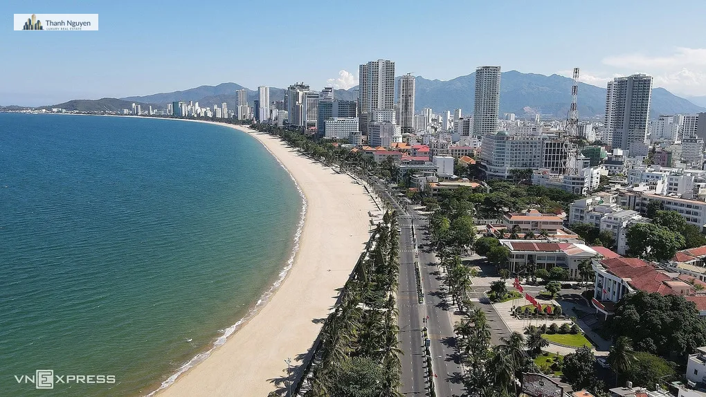 Khánh Hòa Đấu Giá Loạt Đất 'Vàng': Mở Cửa Khu Du Lịch, Làng Biển & Đô Thị 2 Một góc bờ biển Nha Trang. Ảnh: Bùi Toàn