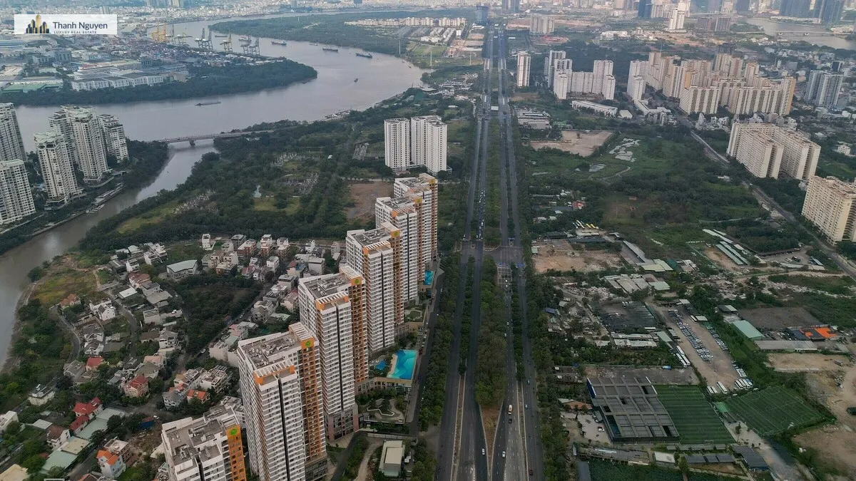Thanh khoản căn hộ TP.HCM suy yếu: Giá cao, nguồn cung lệch pha