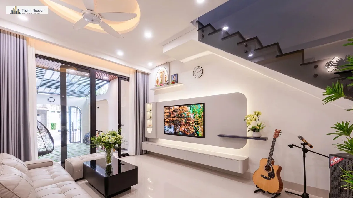 Nhà phố 2 tầng Lâm Đồng: Thiết kế “vừa đủ” cho gia đình 4 người hiện đại