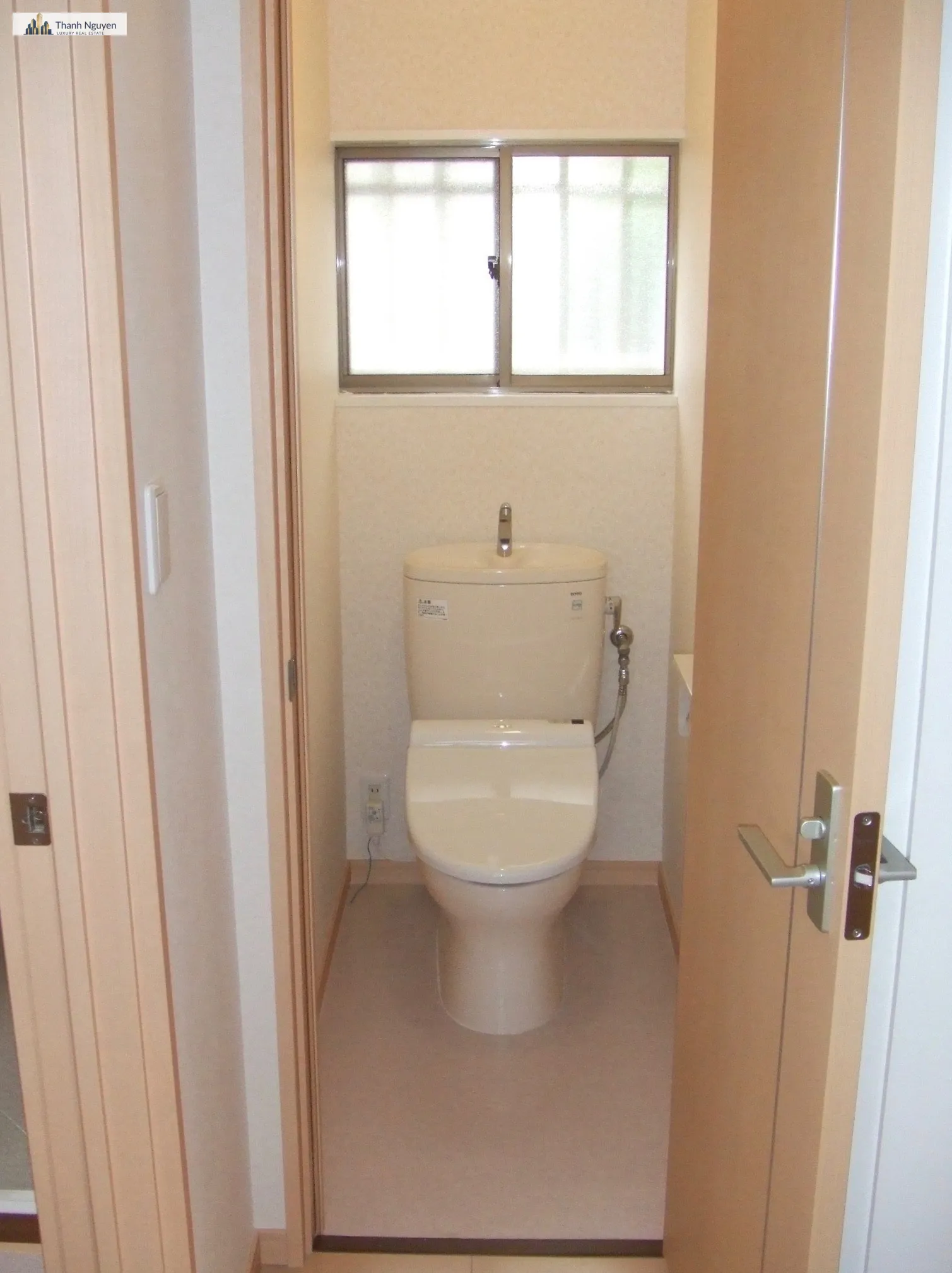 Tách Riêng Phòng Tắm & WC: Tối Ưu Cho Gia Đình 4 Người? 2 Một căn phòng vệ sinh riêng, không thiết kế chung với khu vực tắm tại Nhật Bản. Ảnh: Japantimes