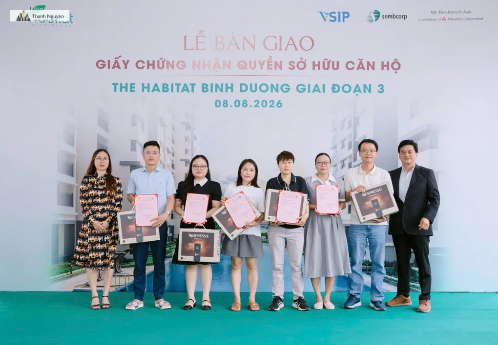 The Habitat Bình Dương: Sổ hồng trao tay chỉ 6 tháng, pháp lý minh bạch 2 The Habitat Bình Dương giai đoạn 3 - những cư dân đầu tiên nhận sổ hồng. Ảnh: