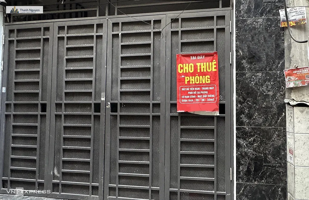 Phòng Trọ Hà Nội Tăng Giá Sốc: Cầu Giấy, Thanh Xuân "Nóng" 10-15%, Người Thuê Lao Đao 3 Một nhà trọ treo biển cho thuê tại Mỹ Đình, phường Từ Liêm, Hà Nội. Ảnh: Ngọc Diễm