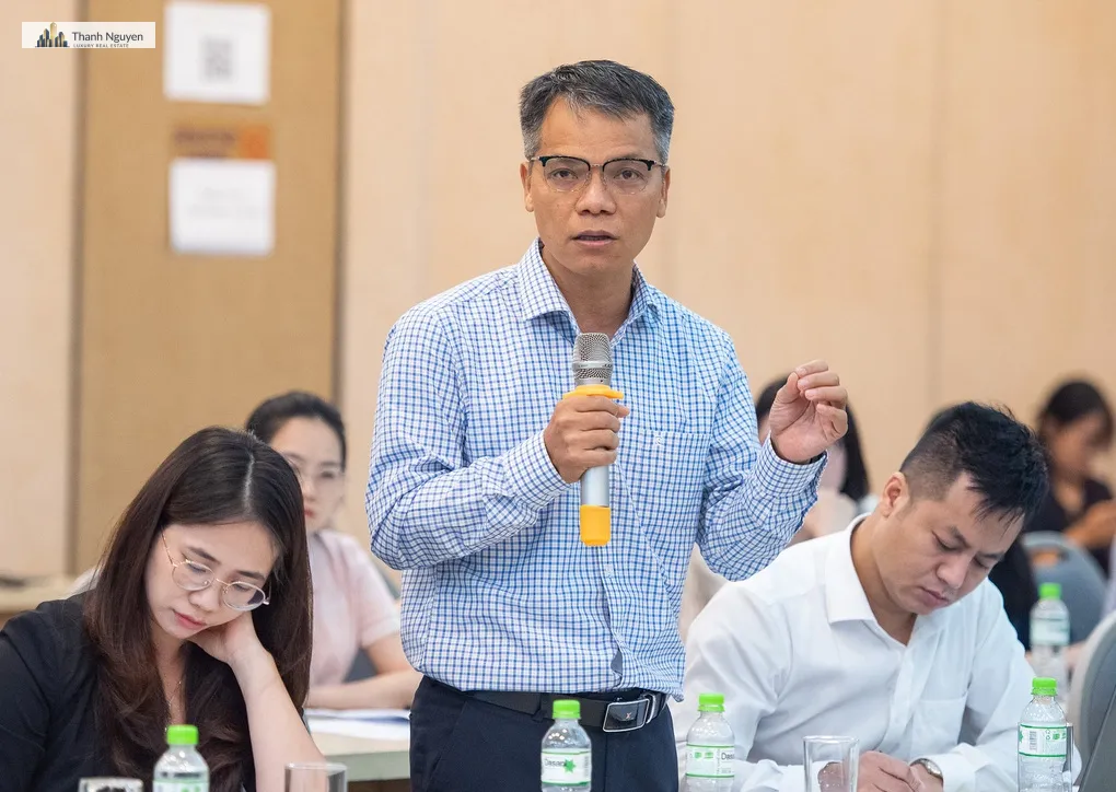 Luật Đất đai: Mở rộng tái định cư dự án thương mại 2 Chuyên gia pháp lý bất động sản Phạm Thanh Tuấn phát biểu tại hội thảo góp ý hoàn thiện Luật Đất đai sửa đổi sáng 27/8. Ảnh: VCCI