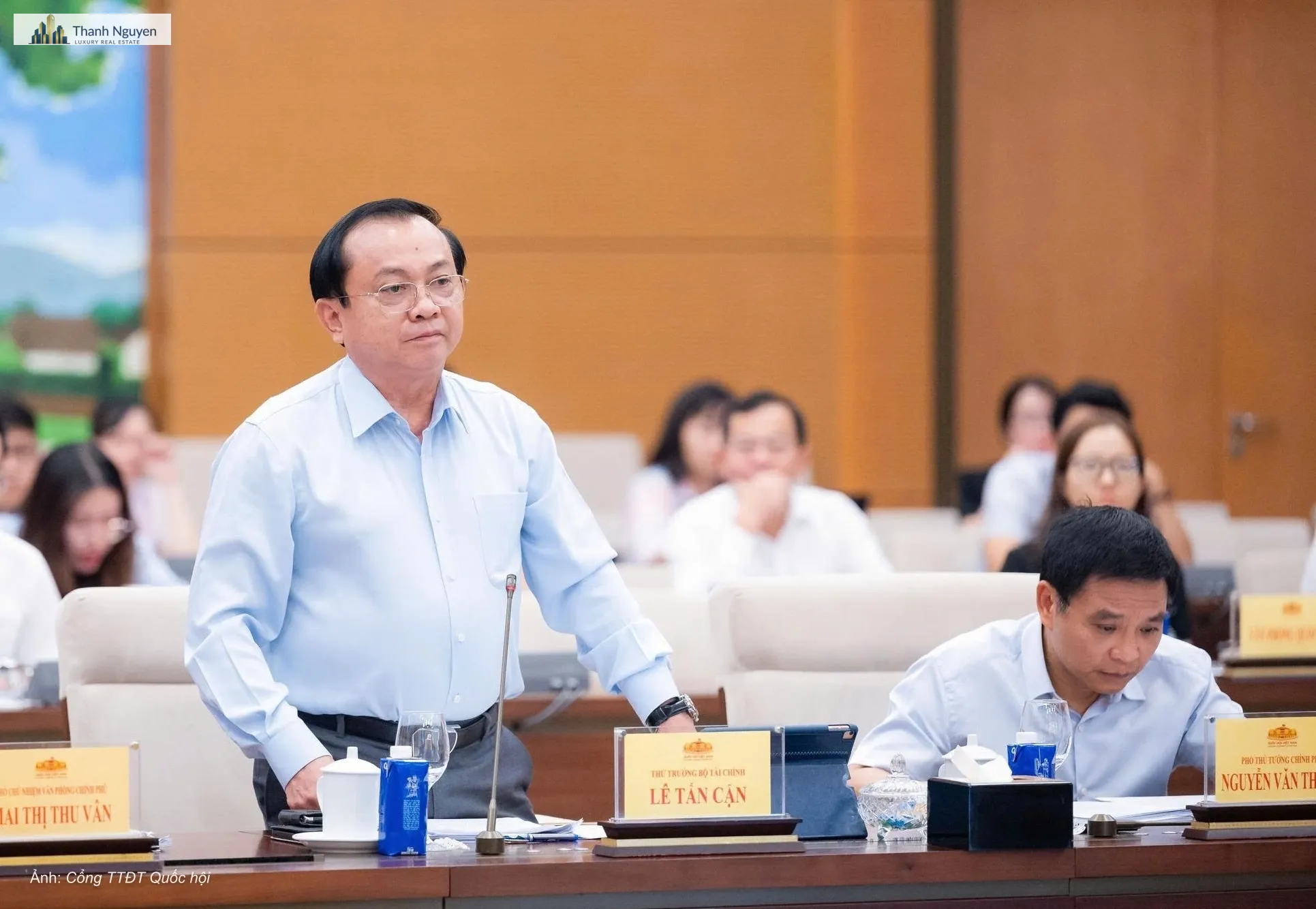 Chính phủ đề xuất bỏ thuế đất lấn chiếm và miễn thuế đất phi nông nghiệp 2 Thứ trưởng Tài chính Lê Tấn Cận trình bày về nội dung dự thảo luật, tại phiên họp chiều 22/9. Ảnh: Cổng thông tin điện tử Quốc hội